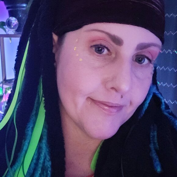 Meet your Posher, DJ DillyDally - Picture 2 of 3